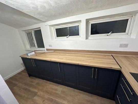 4 bedroom flat to rent - Photo 1