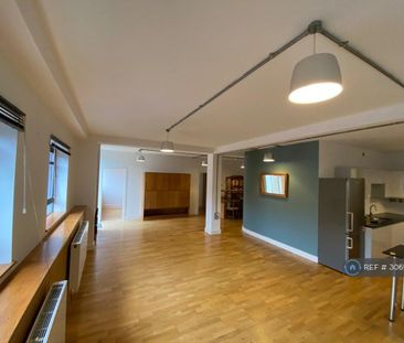 2 bedroom flat to rent - Photo 4