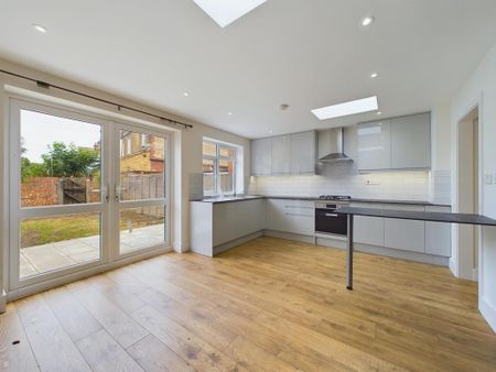 3 bedroom terraced house to rent - Photo 5