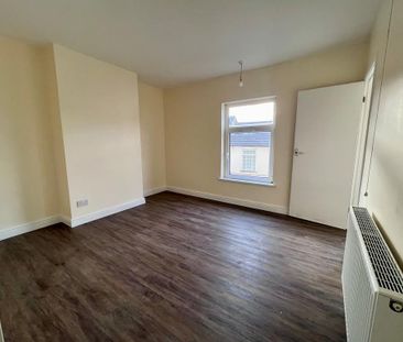2 bedroom semi-detached house to rent - Photo 4
