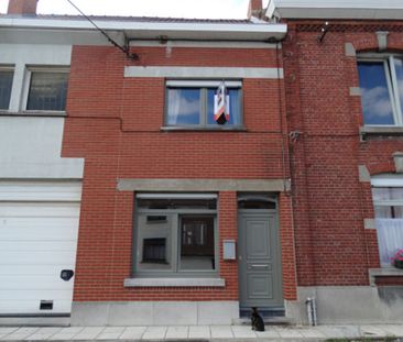 Maison entièrement rénovée avec jardin emmuré - Photo 4