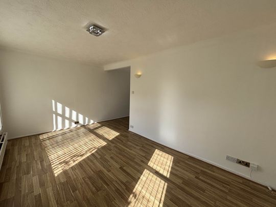 Woodhall Avenue, Manchester - Photo 1