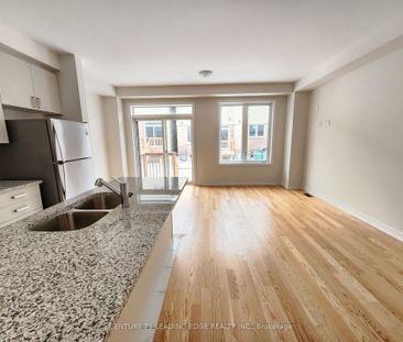 Townhouse For Lease | E8102706 - Photo 4