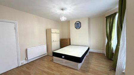 4 bedroom terraced house to rent - Photo 4