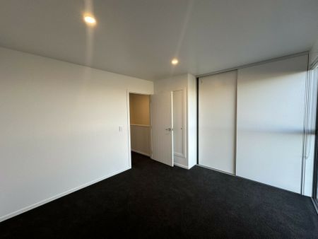 Perfectly located townhouse with stunning views! - Photo 4