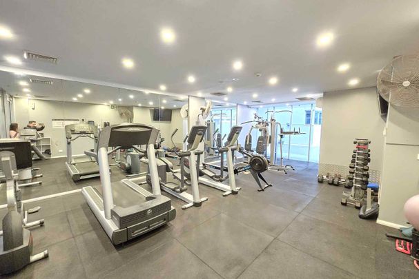 Luxurious 2 beds in heart Of Rosebery - Photo 1