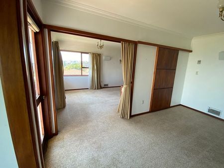 A 4-5 Bedroom house with Views! - Photo 3