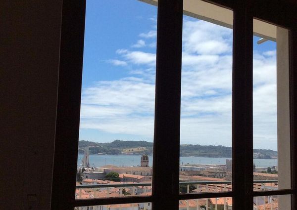2 Bedroom Apartment with balcony, Belém, Lisboa