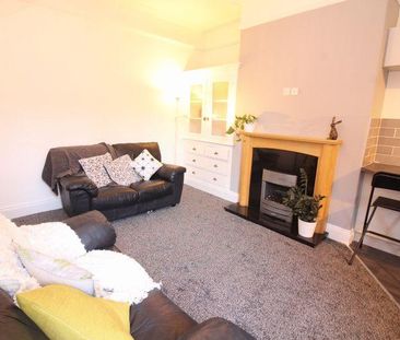 2 bedroom ground floor flat to rent - Photo 2