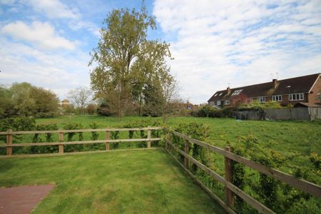 2 bedroom detached bungalow to rent - Photo 2