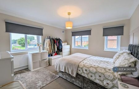 3 bedroom flat to rent - Photo 5