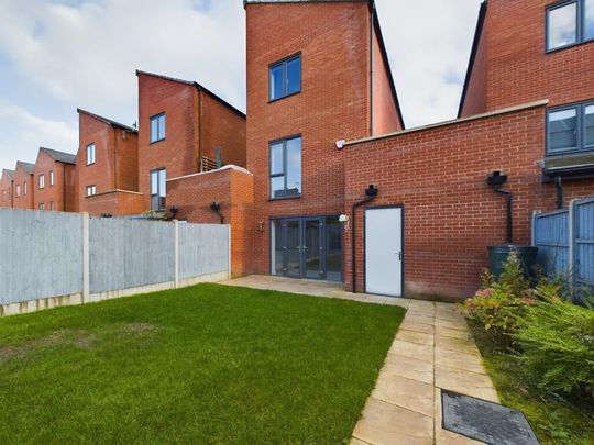 Kingsway Boulevard - Photo 1