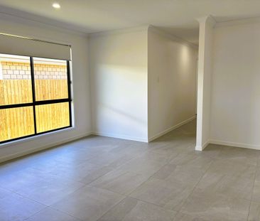 Includes Study Nook ! - Photo 2