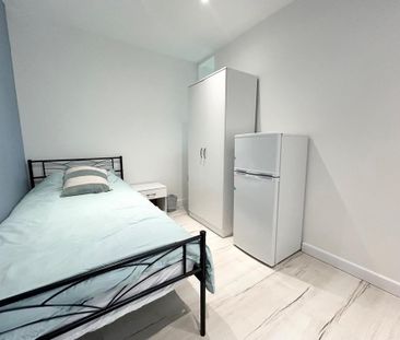 1 bedroom in a house share to rent - Photo 2