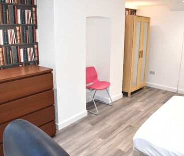 8 bedroom terraced house to rent - Photo 6