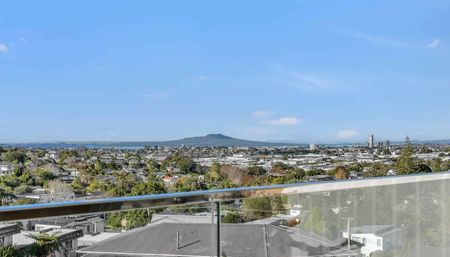 2-Bed Apartment with Rangitoto Views - Photo 3
