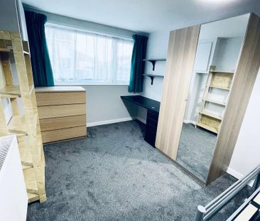 1 bedroom in a house share to rent - Photo 3