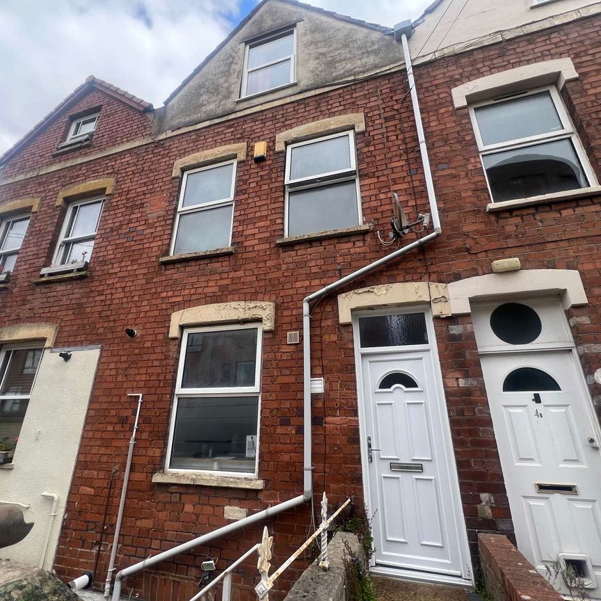 Goolden Street - Photo 1