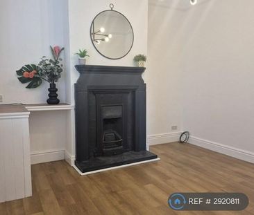 2 bedroom semi-detached house to rent - Photo 2