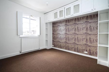 2 bedroom end of terrace house to rent - Photo 3