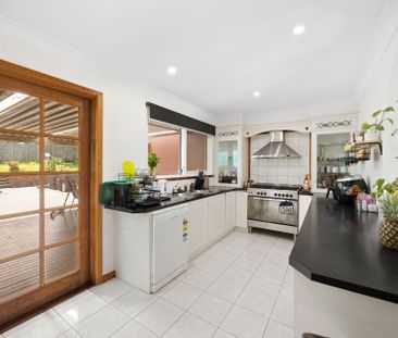 Multiple Living Zones and a Versatile Rear Studio in a Peaceful Set... - Photo 5