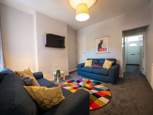 Cambridge Street Room 4 - Photo 1