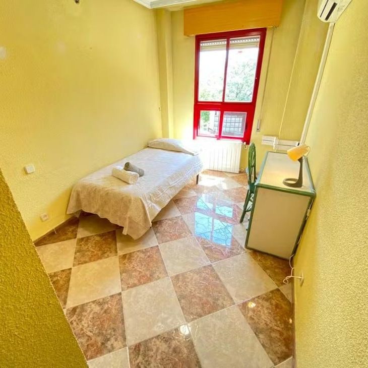 Calle del Cabo Machichaco, Madrid, Community of Madrid 28053 - Foto 1