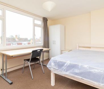 3 bedroom semi-detached house to rent - Photo 4