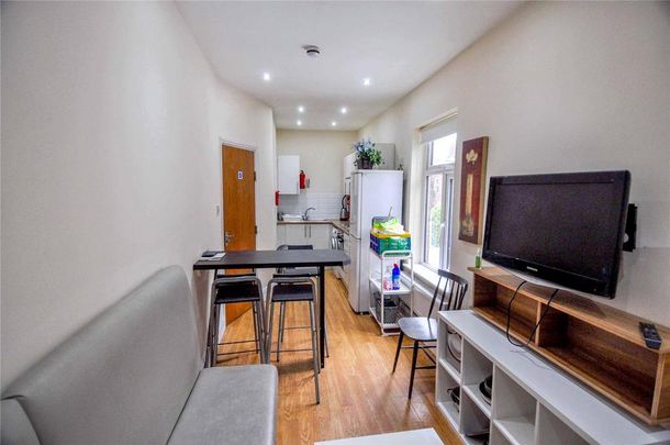 4 bedroom flat to rent - Photo 1