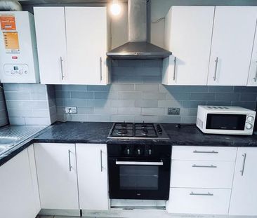 3 bedroom terraced house to rent - Photo 2