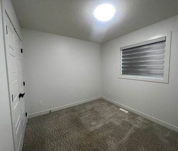 GREAT 3 BED, 2 5 BATH TOWNHOUSE WITH DBL GARAGE IN BEAUMONT - Photo 3