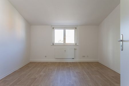 Alles neu! 4-Raum-Etagenwohnung im Dachgeschoss! - Foto 4