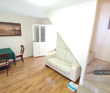 3 bedroom flat to rent - Photo 1