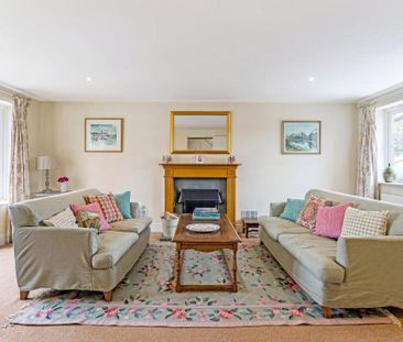 Three double bedroom detached house in the desirable village of Upavon, with garage and parking. - Photo 2