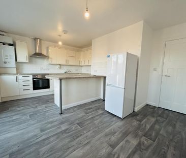 3 bedroom flat to rent - Photo 6