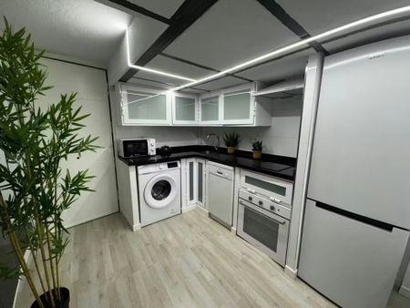 Calle de Hortaleza, Madrid, Community of Madrid 28004 - Photo 5