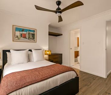 Blue Ribbon Townhouse – Beach and Café Lifestyle in the Heart of To... - Photo 3