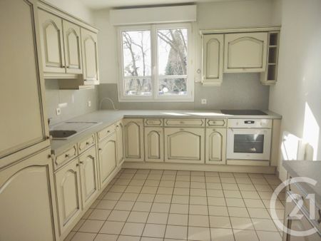 Location Appartement 3 pièces 74m² LILLEBONNE 76170 - Photo 3