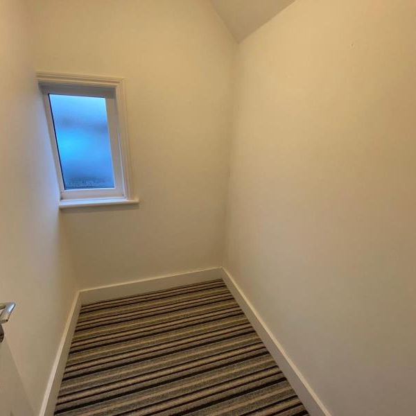 17 Kingsway, Woking - 1 bedroomProperty for lettings - Seymours - Photo 1