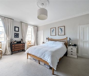 A large, light and bright second floor one bedroom apartment in a G... - Photo 3