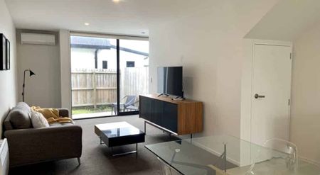 FULLY FURNISHED STYLISHLY PRESENTED CITY TOWNHOUSE! - Photo 5