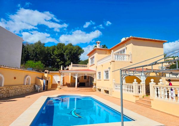 LONG TERM RENTAL Beautiful villa with sea views for rent in Benissa coast with 5 bedrooms.