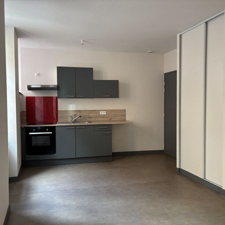 Location Appartement 2 pièces 33m² CHARLIEU 42190 - Photo 4