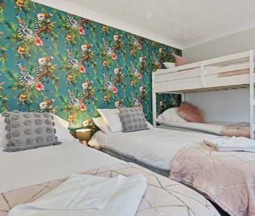 3 Bed Terraced House, Bristol Road, BN2 - Photo 1