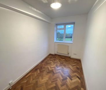 3 bedroom flat to rent - Photo 4