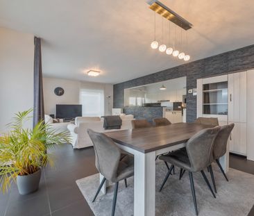 Zeer zonnig en ruim hoekappartement in een rustige wijk - Photo 3