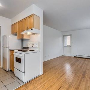 FURNISHED-Pet Friendly Studio@1985 W 8th Ave-Available April 1st - Photo 2