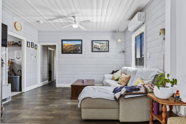 Charming Family Home - Photo 1