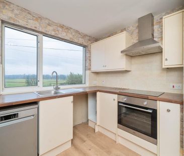 3 bedroom semi-detached house to rent - Photo 6