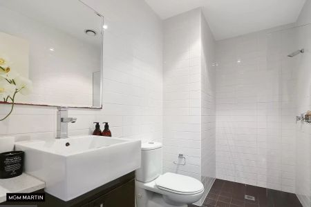 MGM MARTIN - ONE BEDROOM APARTMENT - Photo 2